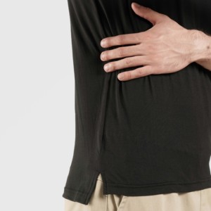 เสื้อยืดออกกำลังกายสีดำพื้นฐาน - Product Image 6