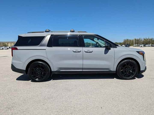 Kia Carnival Híbrido SX Prestige 2024 Usado, Tracción Delantera, Volante a la Izquierda, Asientos de Cuero, Cámara Trasera, Faros de Xenón, Pantalla Táctil - Product Image 6