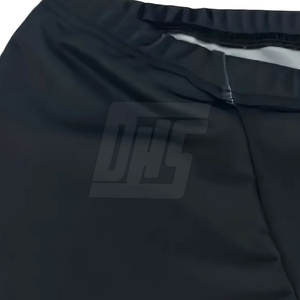 Short de compression moderne pour homme avec design modelant le corps et coutures durables pour les séances d'entraînement sportif - Product Image 5