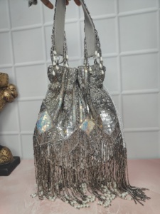 Royal Luxury Handcrafted Potli Purse Bolso de novia con bordado de lentejuelas con cuentas y cierre de cuerda - Product Image 3