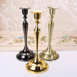 Bougeoir au design attrayant Chandelier en métal doré de qualité supérieure Parfait pour la décoration de table à la maison à bon prix - Product Image 1