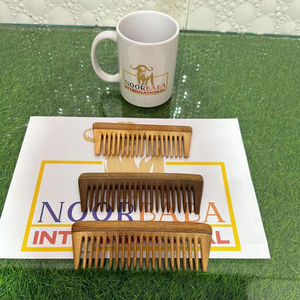 Peine de Madera Pulida Ecológico con Dientes Anchos, Color Verde Natural, Resistente al Agua, con Logotipo Personalizado, Regalo para el Día de la Madre - Product Image 4