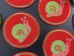 Sous-verres perlés faits main MS HANDICRAFT - Perles de verre classiques avec support en polyester (4x4 pouces) Forme ronde/carrée Religieux/Église - Product Image 3