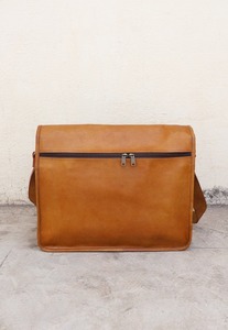 Sac de sport à bandoulière en cuir véritable rustique vintage unisexe sac de voyage personnalisé pour ordinateur portable sac à main à la mode pour le bureau - Product Image 3