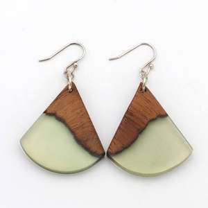 Boucles d'oreilles en résine simple pour femmes, style tendance, fabrication artisanale indienne - Product Image 2