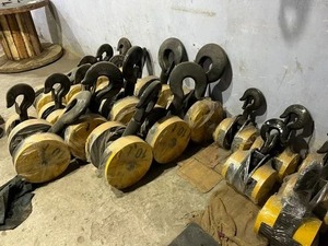 Gancho de elevación de grúa EOT 20 toneladas MS Gancho laminado en caliente Superficie galvanizada Marca CMK Caja de gancho de grúa industrial resistente embalada - Product Image 2