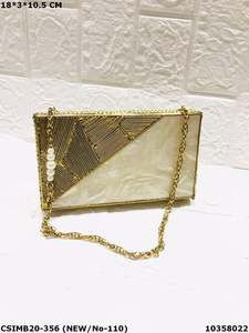 Epitome of Elegance Pochette de soirée de créateur artisanale avec pierres de cristal Laiton et nacre Luxueux Exquis - Product Image 4