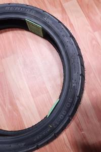 Neumático de motocicleta de 2 ruedas TVS de calidad, fabricado en India, tamaño 90-90-17, disponible para la venta a un precio asequible en el país de Perú - Product Image 3