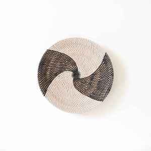 Natural y Negro Yin Yang Twin Swirls Wall Art Decoración elegante para el hogar - Product Image 2