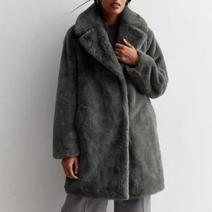 Service OEM de haute qualité Manteaux en fourrure pour femmes disponibles dans toutes les tailles et toutes les couleurs MOQ faible Prix raisonnables Facile à porter Look haut de gamme - Product Image 1