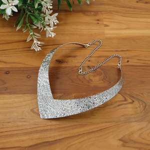 สร้อยคอเงินรูปตัววีแบบหนา สไตล์โมเดิร์น  สำหรับผู้หญิง - Product Image 4