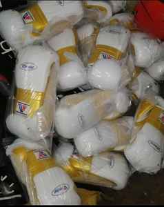 Nueva llegada Top Muay Thai MMA Guantes de boxeo Diseño de logotipo personalizado Universal PU Cuero Impermeable Guantes de boxeo ajustables - Product Image 1