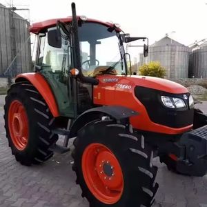 Tractor agrícola Kubota bastante usado con cargador Maquinaria agrícola de primera calidad Listo para uso inmediato - Product Image 2