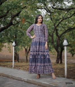 Magnifique robe indienne pakistanaise en pur tissu de soie Chanderi pour les fêtes et les occasions spéciales, style Bollywood, tenue décontractée, tenue traditionnelle - Product Image 1