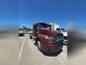 Tracteur routier haute performance 6x4 avec cabine couchette, moteur diesel, pour le transport routier de marchandises - Product Image 4