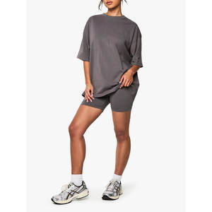 Vente en gros de t-shirts 2 pièces personnalisés et ensembles courts pour femmes vêtements d'été tenue de rue 100% ensembles en coton - Product Image 2