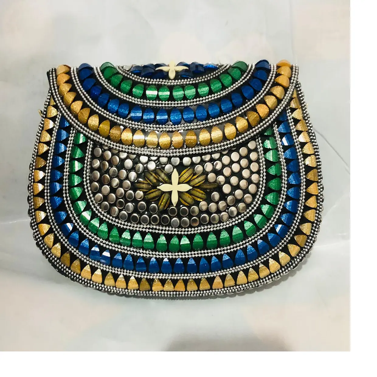 kundenspezifisch in 3 farben perlenarbeit traditionell mosaik metallbeutel mit mop, glasperle und anderen verzierungen ideal für wiederverkauf