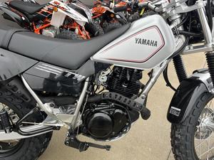 Nouvelles motos tout-terrain Yamaha TW200 2025 – Ventes authentiques - Product Image 4