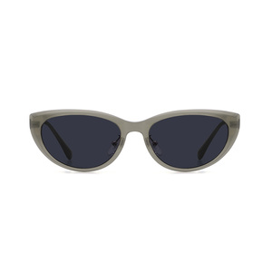 [RIETI] BIANCA C1 Lunettes de soleil de luxe unisexes avec verres bleu marine et monture intégrale grise, protection UV400, en acétate et nylon, textures modernes - Product Image 2