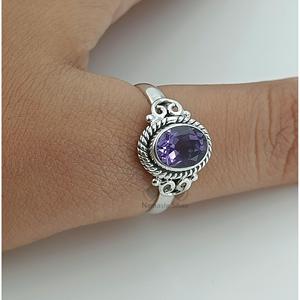 Anillo Ovalado de Amatista en Plata de Ley 925, Piedra Natural del Mes de Febrero, Joyería Hecha a Mano - Product Image 6