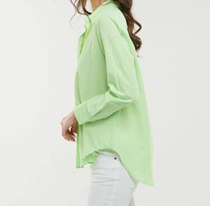 Camisa a Rayas con Aspecto Seersucker, Confeccionada en Algodón Texturizado, con una Silueta Favorecedora, Camisas para Mujer - Product Image 3