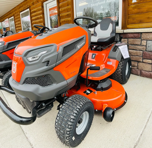 Tracteur de jardin Husqvarna TS 146X d'occasion, abordable et pas cher, à vendre. Fournisseur de tondeuses autoportées, expédition immédiate. - Product Image 1