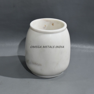 Vase en métal doré artistique haut de gamme avec une forme évasée et des détails mouchetés pour une pièce maîtresse luxueuse et accrocheuse - Product Image 6