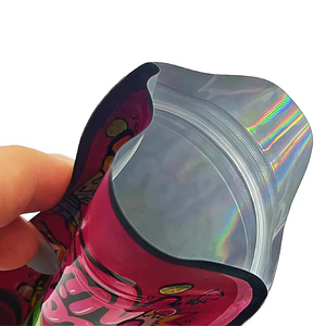 Bolsas de Mylar Holográficas de 3.5g a Prueba de Olores, con Formas Únicas, Disponibles en Stock, de Grado Alimenticio y Embalaje Duradero - Product Image 4