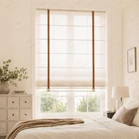 Stores romains modernes sur mesure en tissu avec design à sangle en cuir, option motorisée pour projets hôteliers, villas et bureaux