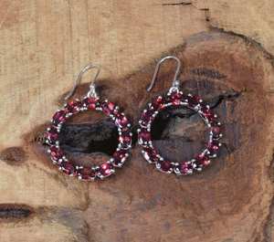 ต่างหูเงินแท้ประดับพลอยโกเมนแดง งานแฮนด์เมด เครื่องประดับพลอยประจำเดือนมกราคม ของขวัญสำหรับผู้หญิง - Product Image 4