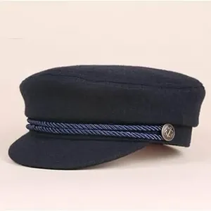 Casquette habillée officielle avec patch de logo personnalisé pour cérémonie et présentation institutionnelle - Product Image 3