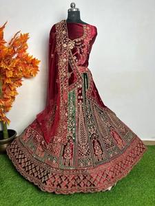 Elegante conjunto de Lehenga nupcial de terciopelo con bordado de lentejuelas Choli largo doble Dupatta y capa de lata pesada para bodas indias - Product Image 2