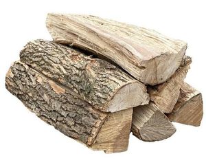 Leña de madera dura apilada lista para usar, almacenamiento exterior - Product Image 1
