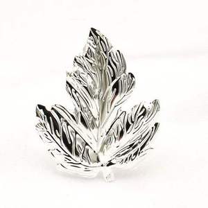 Manchette en anneau de serviette en métal de forme carrée de conception simple pour l'utilisation de tenue de serviette de table de fête de mariage d'hôtel en gros - Product Image 4