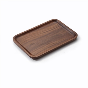 Bandeja de madera más vendida en color nogal rico con forma rectangular moderna y acabado liso Ideal para servir y exhibir - Product Image 1