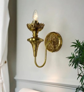 Lampe murale de style feuille de designer, luminaire artistique élégant au fini or pour le salon, la chambre à coucher et la décoration intérieure de luxe - Product Image 2