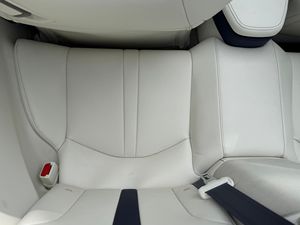 LC 500 C0NVERTIBLE 2024 USADO, Bajo Kilometraje, Motor en Buen Estado, Transmisión Automática, Techo Solar Panorámico, Faros LED, Listo para Enviar - Product Image 6