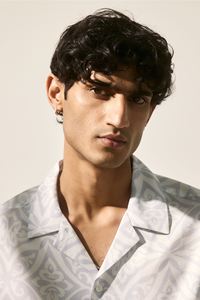 เสื้อเชิ๊ตผู้ชายทรงปกติแขนสั้นมีลวดลายออกแบบได้ตามต้องการ - Product Image 4