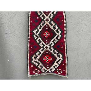 พรมวินเทจขนาดเล็ก 1.6x3.2 ฟุต พรมตุรกี พรมลายพรางสีแดงขาวทำจากขนสัตว์ - Product Image 1