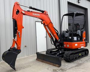 จัดส่งฟรี รถขุดขนาดเล็ก Kubota KX033-4 3.4 ตัน ได้รับการรับรองมาตรฐาน EPA CE เครื่องยนต์ดีเซล 25 แรงม้า 24 ชั่วโมง พร้อมระบบป้องกันการพลิกคว่ำ (ROPS) และใบมีดไฮดรอลิกสำหรับงานตักดิน - Product Image 1