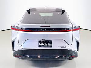 Lexus RZ 450e Premium AWD SUV 2023 Usado con Bajo Kilometraje - Product Image 4