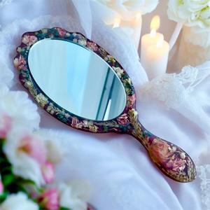 Miroir à main en résine avec finition lisse et brillante, parfait pour un usage quotidien, le maquillage ou des fins décoratives, ajoutant une touche élégante - Product Image 3