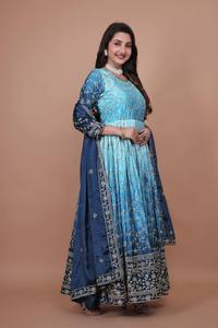Nuevo Vestido Largo Moderno para Fiesta con Acolchado, Bordado y Lentejuelas, con Conjunto de Dupatta Reversible - Product Image 4