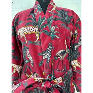 Kimono de Terciopelo de Lujo para Mujer, Talla Única, Reversible, con Estampado Floral y Animal, Forro de Seda, Bata Suave con Cordón para Novias - Product Image 5
