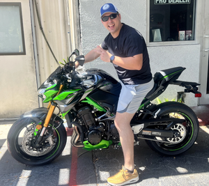 Motocicleta Kawasaki Z900 2024 de Alta Calidad, Ligera y de Alta Eficiencia, Accionada Manualmente para Acabado de Concreto, Lista para Envío - Product Image 1