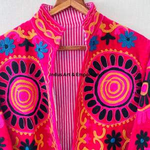 Chaqueta Suzani India Hecha a Mano, Chaqueta Corta Bordada a Mano, Abrigo Unisex, Chaqueta Corta Suzani Hecha a Mano - Product Image 4