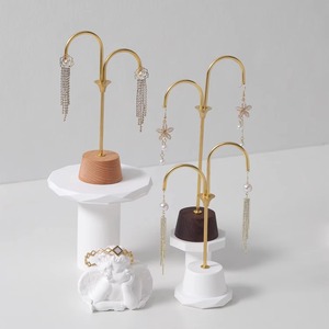 Support de boucle d'oreille de style réverbère porte-bijoux unique pour goujons cerceaux et pendants parfait pour la table de vanité et la décoration de la chambre - Product Image 6