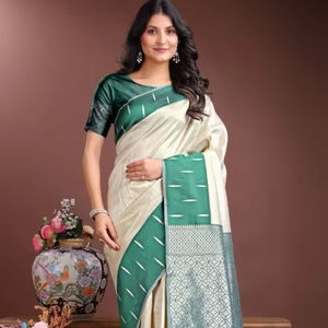 Lanzamiento exclusivo del nuevo catálogo de ropa india y pakistaní de Lichi Silk - Product Image 1