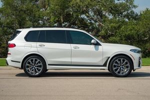 Offre exceptionnelle : BMW X7 M50i AWD 2020 d'occasion, prête à être expédiée - Product Image 3
