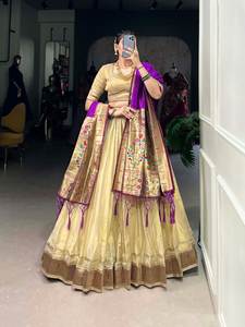 Dernier concepteur coton crème lourd éroder vêtements de festival de style traditionnel pour les fêtes-Paithani dentelle bordure Lehenga Choli - Product Image 6